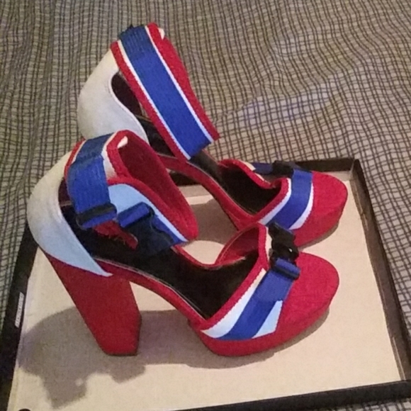 Women heels - Picture 1 of 4